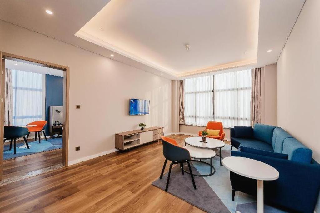 Holiday Inn Taizhou Cmc Экстерьер фото