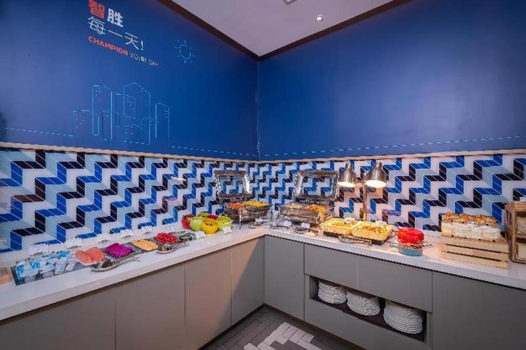 Holiday Inn Taizhou Cmc Экстерьер фото