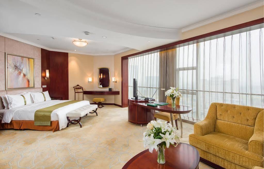 Holiday Inn Taizhou Cmc Экстерьер фото